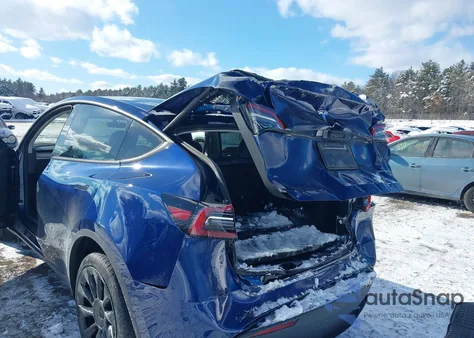 2023 Tesla Model Y Awd/Long Range Dual Motor All-Wheel Drive z USA, uszkodzony, nr VIN 7SAYGDEE1PA107970